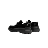 MOCASSINO NERO CON LOGO ARGENTO