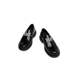 MOCASSINO NERO CON LOGO ARGENTO