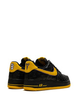 Kobe Bryant baskets Air Force 1 'Lakers Away