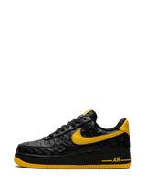 Kobe Bryant baskets Air Force 1 'Lakers Away