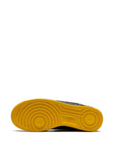 Kobe Bryant baskets Air Force 1 'Lakers Away
