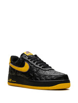 Kobe Bryant baskets Air Force 1 'Lakers Away