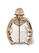 TECH FLEECE – ALMOND BROWN/WHITE (complete)